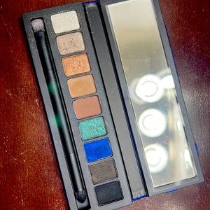 MAC eyeshadow palette Shiny Pretty Things Party: Smoky
